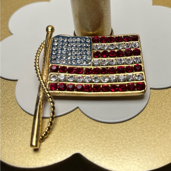 Kenneth Jay Lane USA Flag pin/ pendant 1980’s Angie Dickinson Collection EUC - Picture 3 of 8